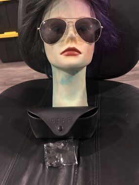 Gold  Aviator Sunglasses - Men's/Women's Classic Gold Frame